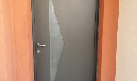 Installation d’une porte en aluminium à LYON 9
