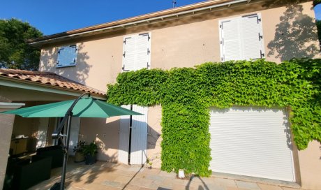 Installation de volets battants motorisés, moustiquaires et porte PVC à ROCHETAILLEE SUR SAONE