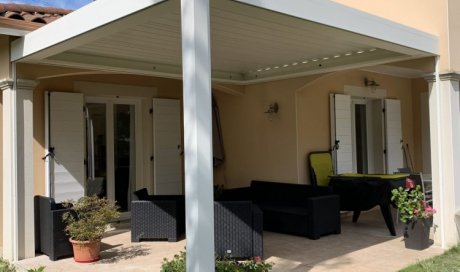 Réalisation d'une pergola bioclimatique dans une maison individuelle à proximité de La Tour-de-Salvagny