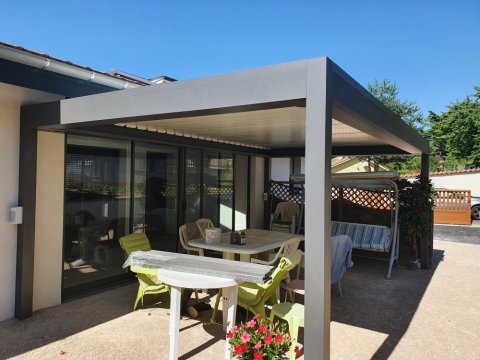 Pose et installation d’une pergola bioclimatique à Marennes