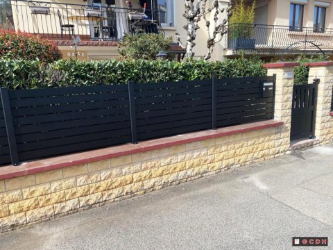 Installation de clôtures et portillon en aluminium à ECULLY