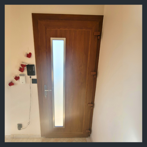 Nouvelle installation d’une porte d’entrée  PVC à TRAMOYES