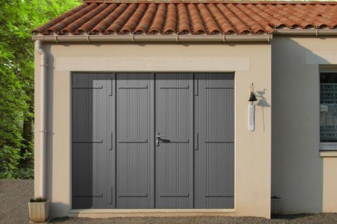 Installation d’une porte de garage battante à LOZANNE