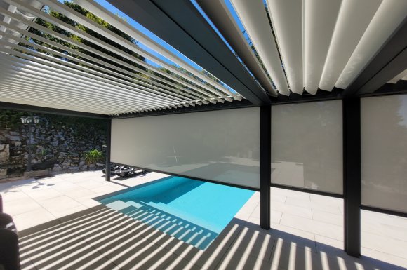 Pergola bioclimatique à lames orientable sur mesure à Saint‑Didier‑au‑Mont‑d’Or