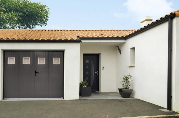 Pose d'une porte de garage battante 4 vantaux à Saint-Symphorien-d'Ozon et sa région.