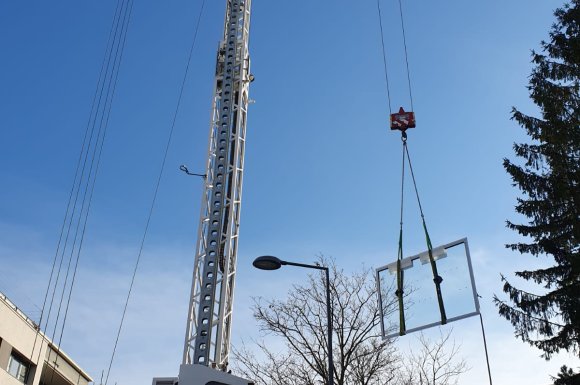 Pose d’un châssis fixe aluminium grand format K-LINE à Villeurbanne