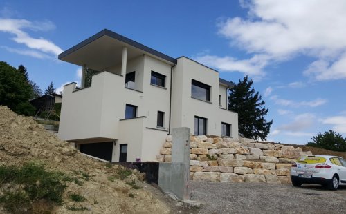 Pose et installation de menuiseries pour une maison neuve à Charbonnière-les-Bains