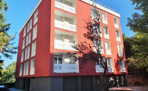 Installation de fenêtre PVC, portes et volets roulants solaires pour une copropriété à CALUIRE ET CUIRE