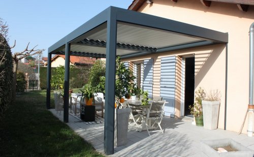 Nouvelle installation d’une pergola bioclimatique avec store intégré à ST GENIS LAVAL !