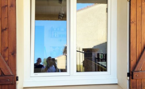 Nouvelle installation de fenêtres et d’un volet roulant à ST PIERRE DE CHANDIEU !
