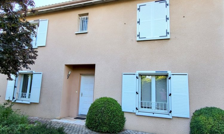 Installation de volets battants motorisés, moustiquaires et porte PVC à ROCHETAILLEE SUR SAONE