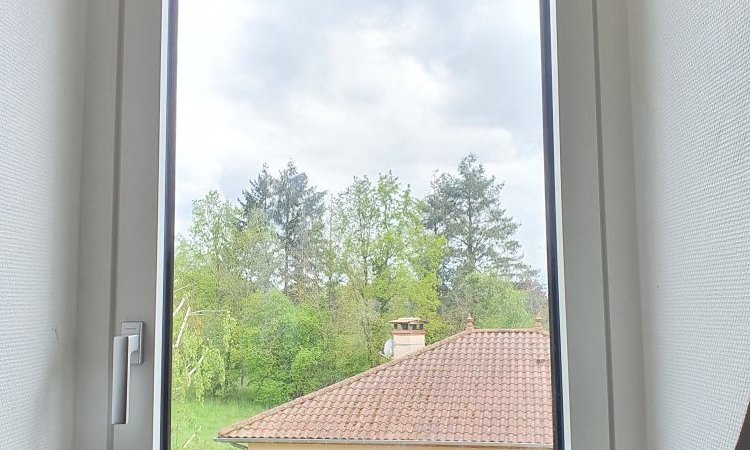 Pose et installation de fenêtres en PVC à Saint-Didier-De-Formans