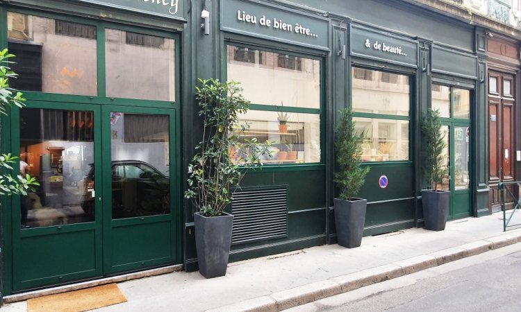 Installation d’une nouvelle vitrine pour une  boutique à Lyon 1