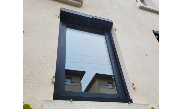 Nouvelle installation de fenêtres, porte d’entrée et volets  roulants à Tassin la Demi Lune