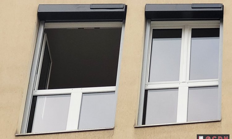Installation de fenêtres en bois et volets roulants solaires à LYON 6