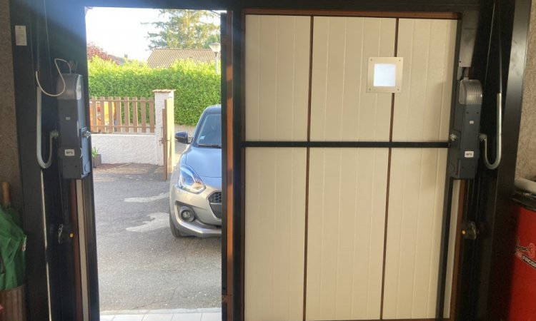 Installation d’une porte de garage basculante à VILLETTE D'ANTHON