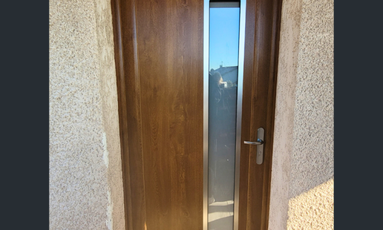 Nouvelle installation d’une porte d’entrée  PVC à TRAMOYES