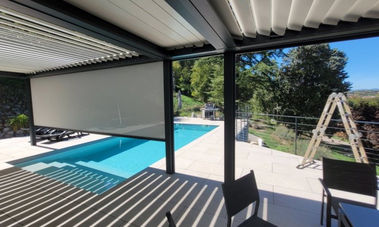 Pergola bioclimatique à lames orientable sur mesure à Saint‑Didier‑au‑Mont‑d’Or