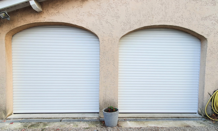 Pose d'une porte de garage enroulable à Saint-Symphorien-d'Ozon et sa région.