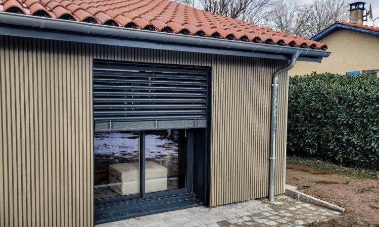 Nouvelle pose d'un brise soleil orientable à St Genis Laval !